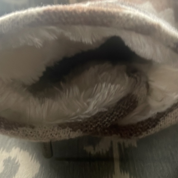 Warm comfy fur line boots - Picture 3 of 3